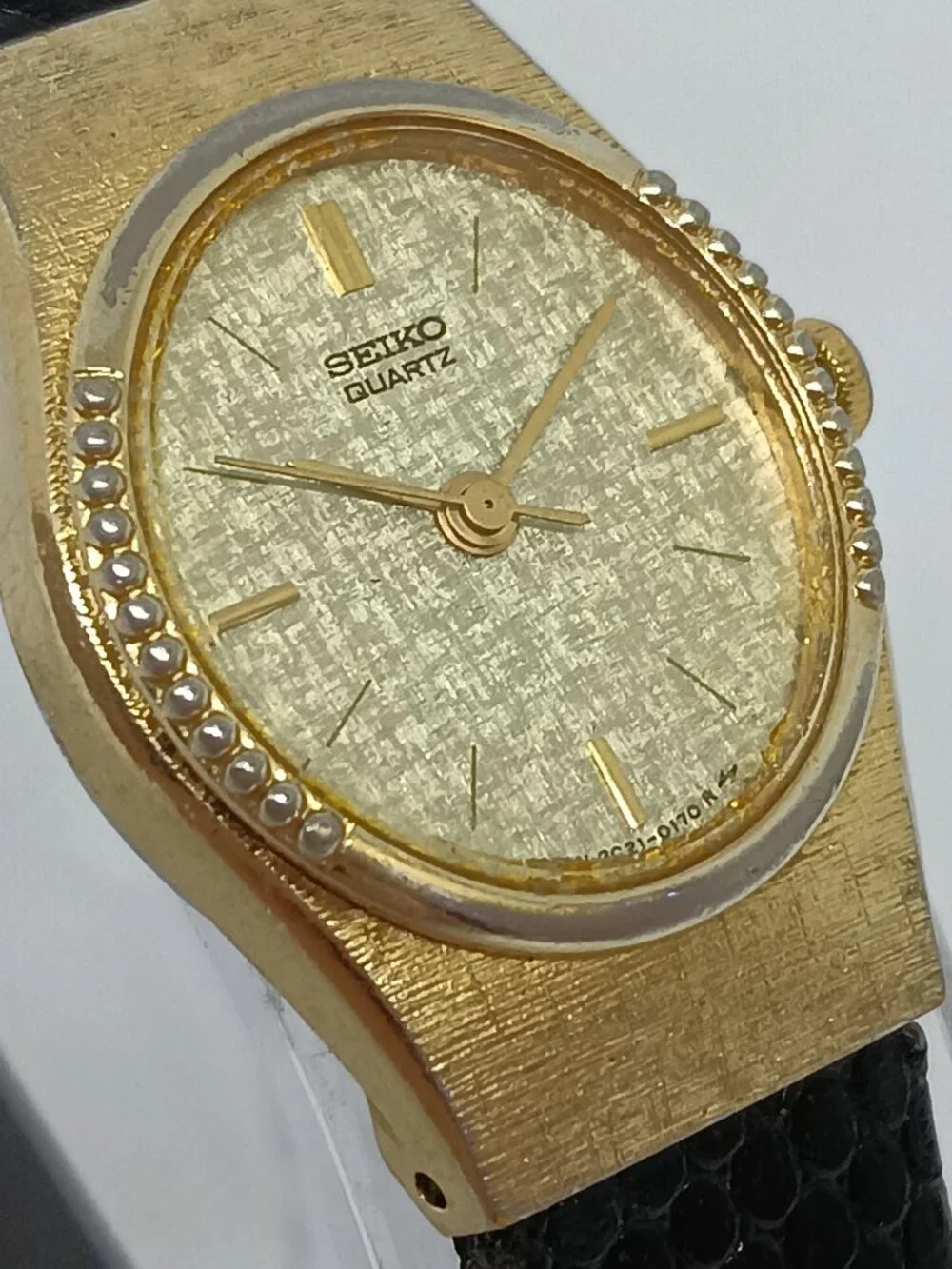 VINTAGE 1984 Seiko 2C21-5060 Women's 19mm x 26mm Japanese Quartz Watch NEW BATT